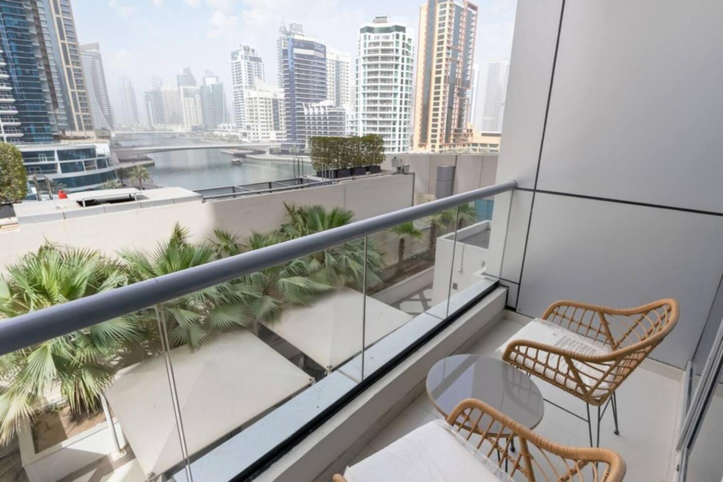Luxurious 1 Bedroom Apartment In The Dubai Marina! Buitenkant foto