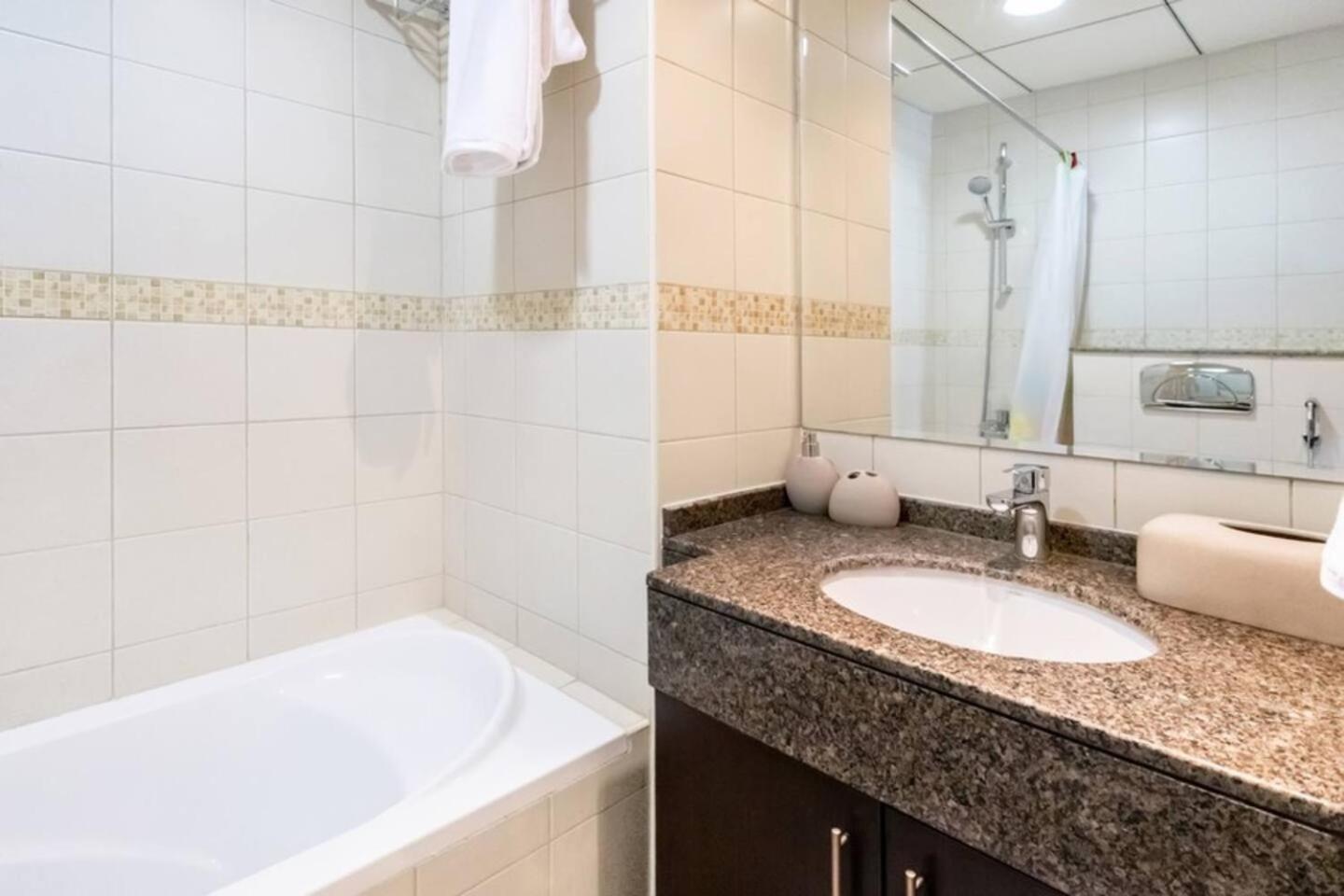 Luxurious 1 Bedroom Apartment In The Dubai Marina! Buitenkant foto