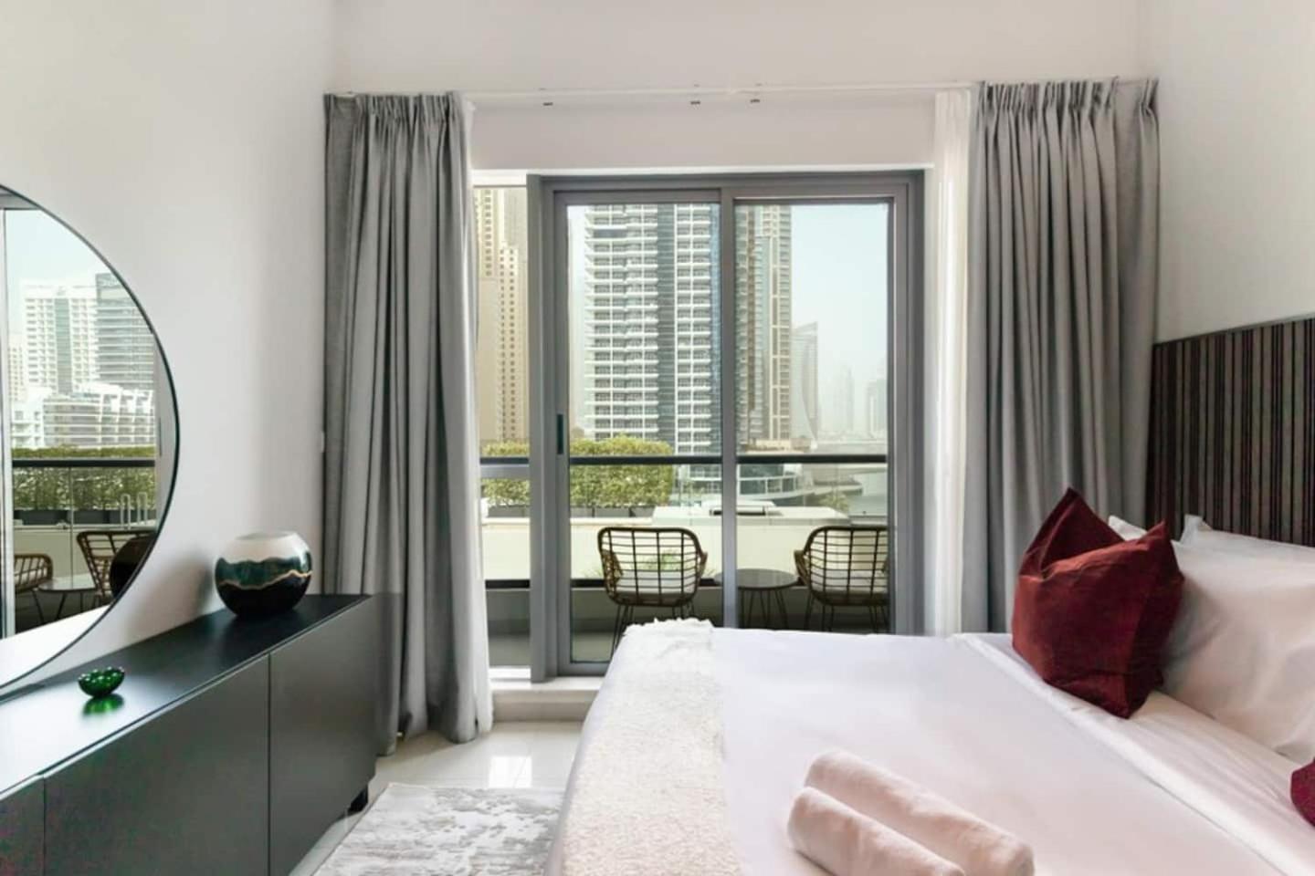 Luxurious 1 Bedroom Apartment In The Dubai Marina! Buitenkant foto